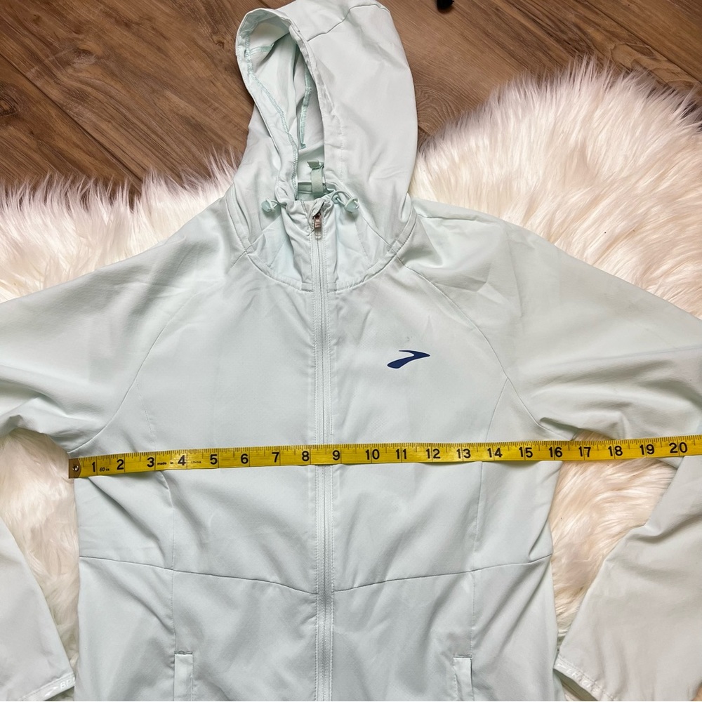 Brooks Canopy Jacket. Ice Blue. Size XSmall. EUC. - Picture 13 of 16